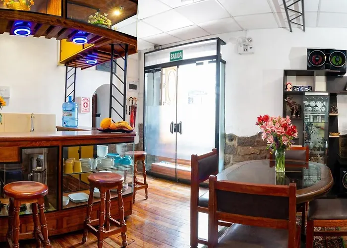 Cozy House Near Mean Square - Free Airport Pickup *
